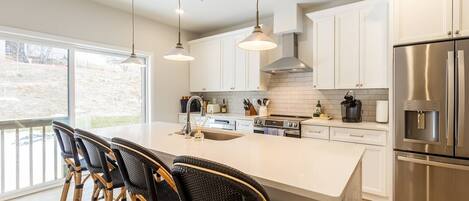 Fridge, microwave, dishwasher, coffee/tea maker