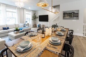 Dining - New Luxury Townhome Near Downtown Annapolis with Multiple EnSuite Bedrooms and Parking (Annapolis)