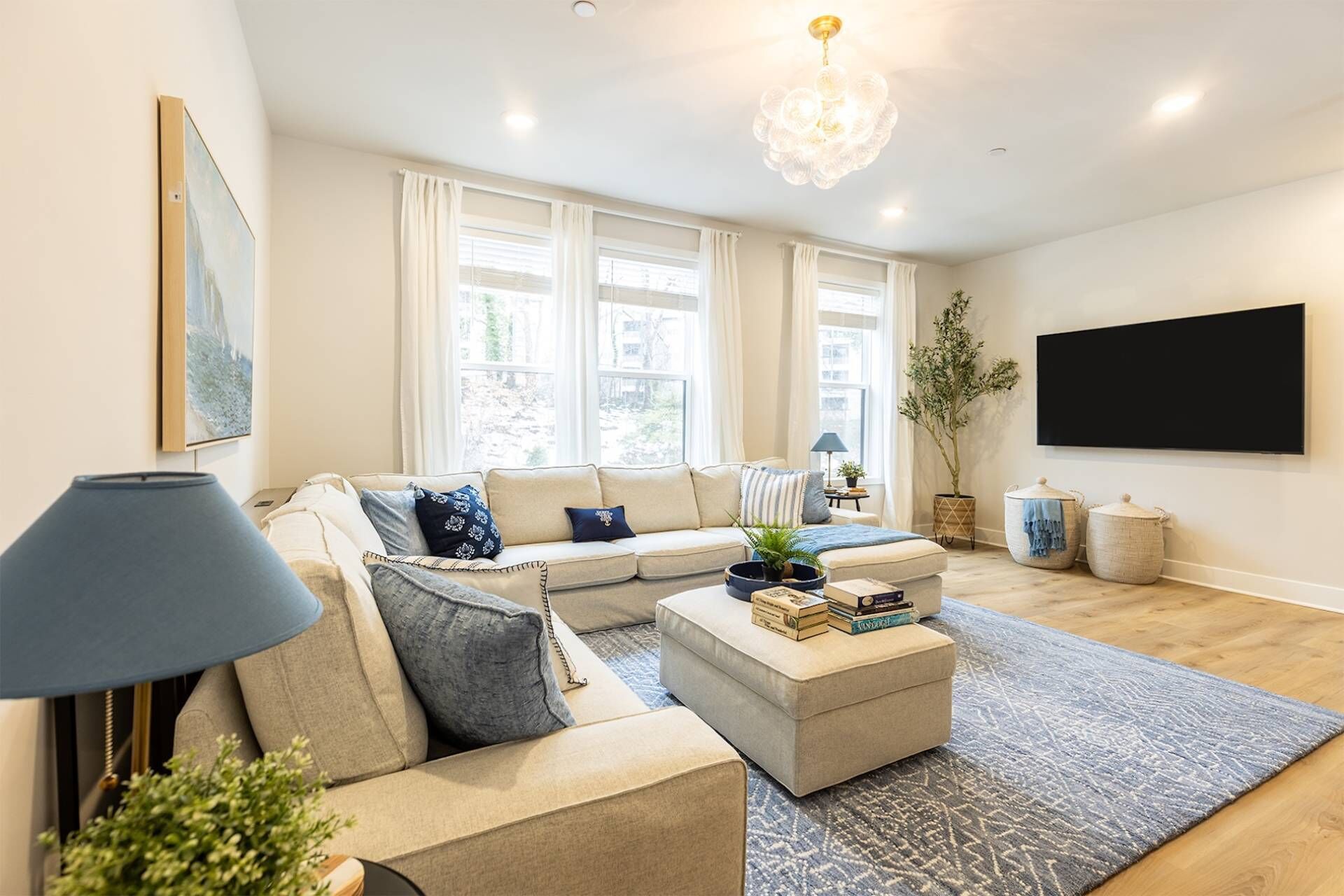 Luxury Townhome Mins To Downtown Annapolis, W Multiple Ensuite Bedrooms & Parking - Annapolis, MD