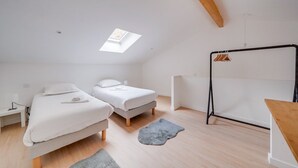 1 habitación, tabla de planchar con plancha, internet y ropa de cama 