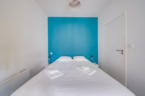 Iron/ironing board, Internet, bed sheets - A charming, renovated studio flat in Bordeaux (Bordeaux)