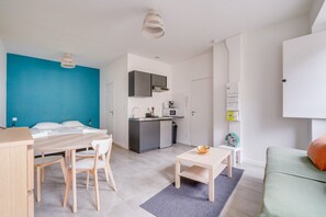 Interior - A charming, renovated studio flat in Bordeaux (Bordeaux)