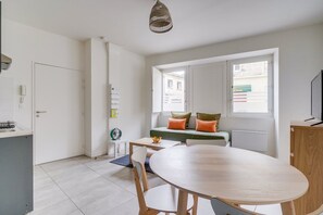 Interior - A charming, renovated studio flat in Bordeaux (Bordeaux)