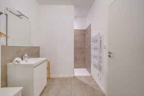 Shower, hair dryer, towels - Lovely studio Bordeaux Saint Jean (Bordeaux)