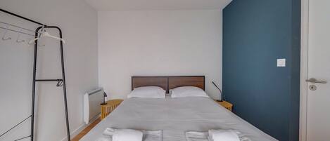 Fer et planche à repasser, accès Internet, draps fournis