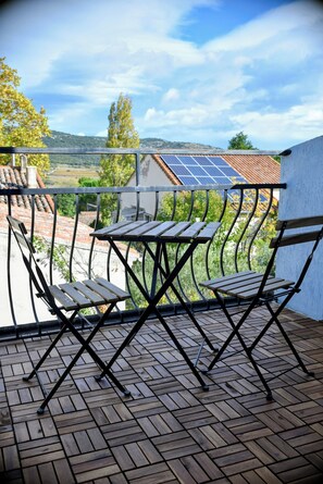 Terrace/patio - Gîte Adicio - Village house, two minutes' walk from the center of Montpeyroux 34 (Montpeyroux)