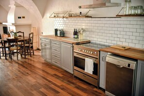 Private kitchen - Gîte Adicio - Village house, two minutes' walk from the center of Montpeyroux 34 (Montpeyroux)