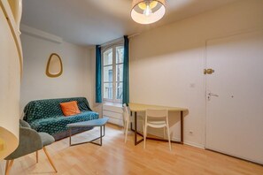 TV - Beautiful flat Bordeaux Tourny (Bordeaux)