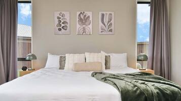 6 bedrooms, iron/ironing board, WiFi, bed sheets