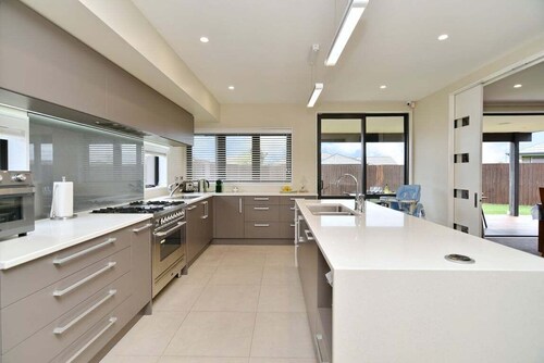 Spacious Family & Group Retreat - Wigram Residence