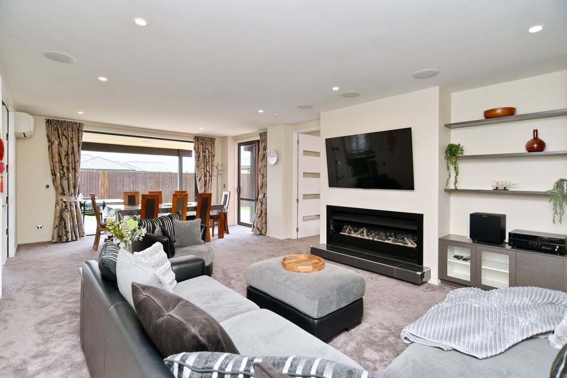 تلفزيون، مدفأة، مكتب