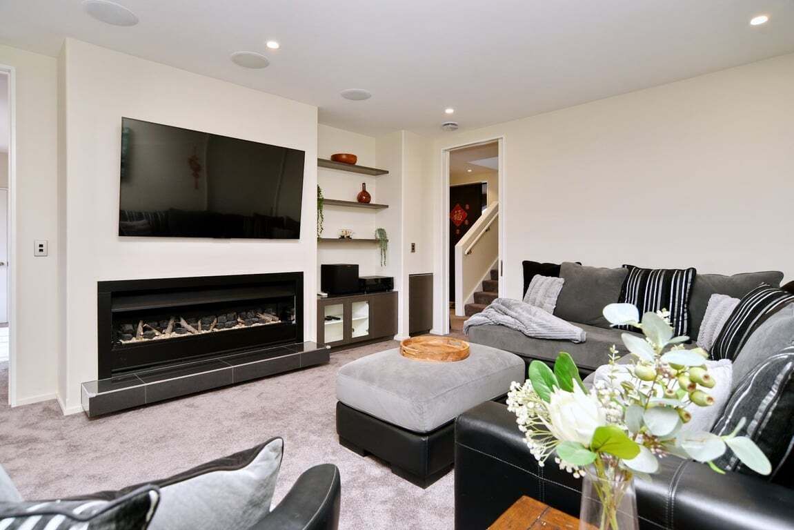 تلفزيون، مدفأة، مكتب