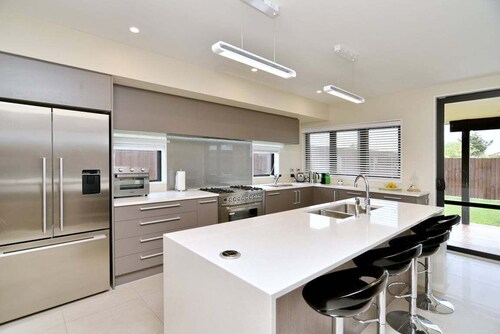 Spacious Family & Group Retreat - Wigram Residence