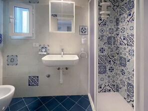 Shower - Cicocca - just a few steps from the sea (Portoferraio)
