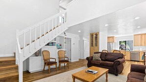 Interior - Jed Smith Cabin with Tennis/Pickle ball courts and HOT TUB! (Crescent City)