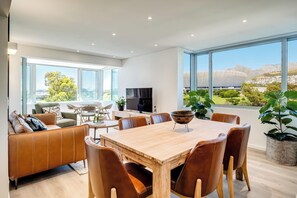 Dining - 2bed Mouille Point Apartment w Amazing Cape Views (Cape Town)