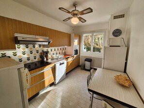 Refrigerador, microondas, lavavajillas y tostadora 