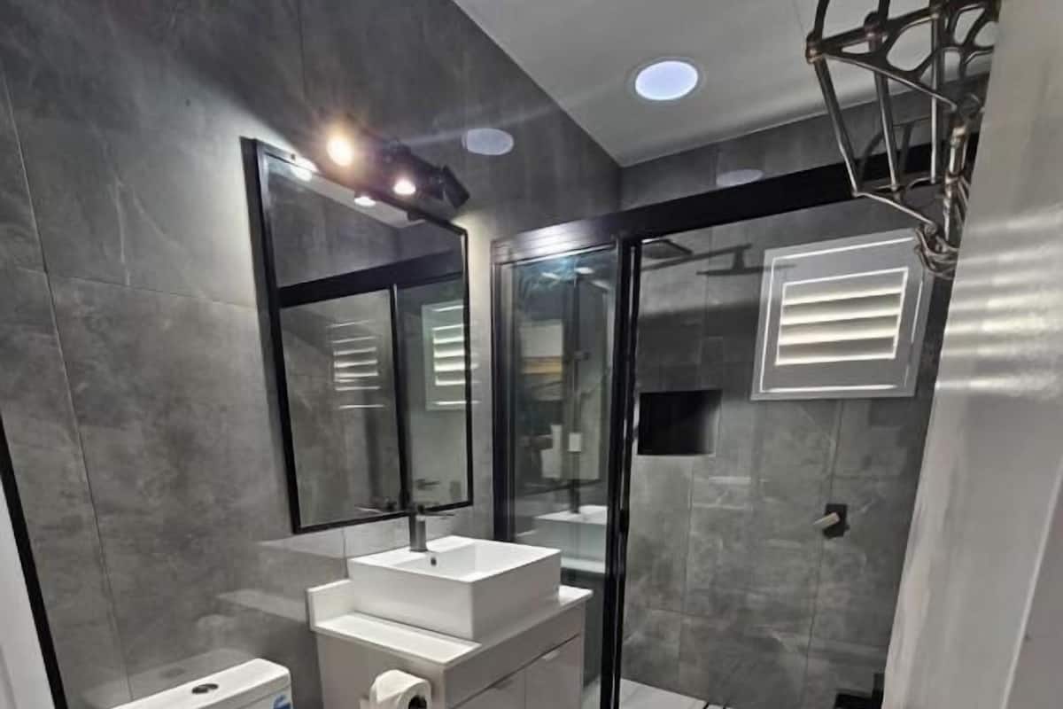 Shower, free toiletries, towels, soap