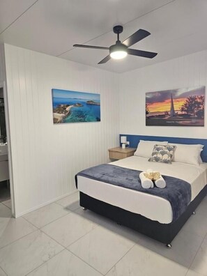 Standard Double Room | Desk, blackout drapes, iron/ironing board, free WiFi - Villa La Sini Yeppoon (Yeppoon)