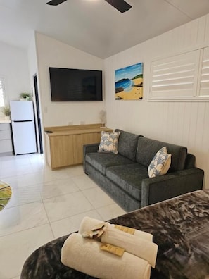 Living area - Villa La Sini Yeppoon (Yeppoon)