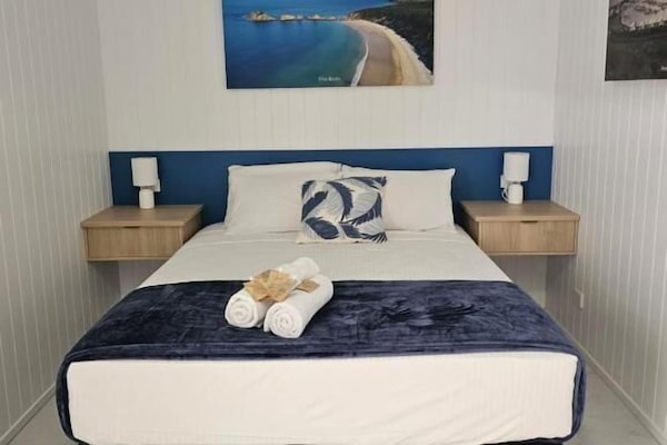 Habitación doble Deluxe | Escritorio, cortinas blackout y tabla de planchar con plancha