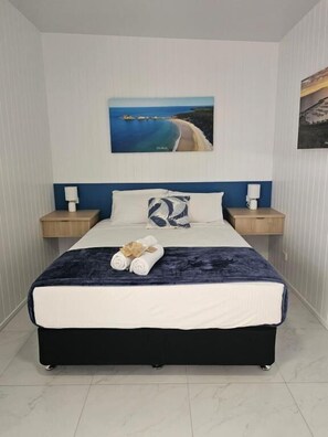 Deluxe Double Room | Desk, blackout curtains, iron/ironing board, free WiFi - Villa La Sini Yeppoon (Yeppoon)