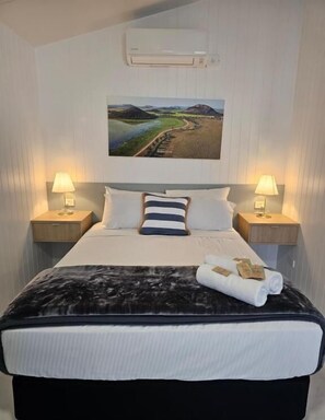 Desk, blackout drapes, iron/ironing board, free WiFi - Villa La Sini Yeppoon (Yeppoon)