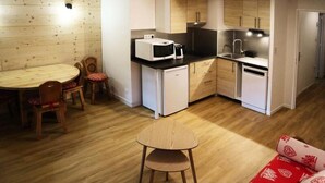 Interior - Apartment Near Slopes With Ski-in Access (Les Orres)