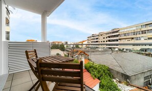 Outdoor dining - Nomad's Easy Stay - 1bed Porto Marquaas (Porto)