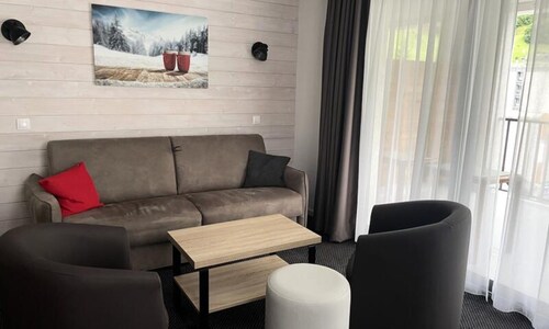 2 Rooms for 6 People