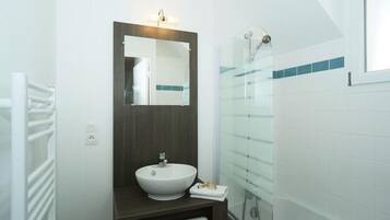 Apartment | Bathroom | Bathtub