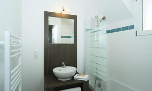 Apartment | Bathroom | Bathtub - 3-room Duplex Maisonette for 4/6 People (Audierne)