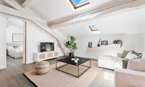 Iron/ironing board - Apartments for 2 People (Cannes)