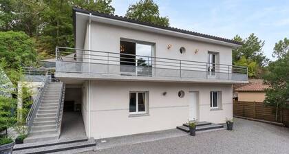 Magnificent Villa for 14 People With a View of Lake Biscarrosse