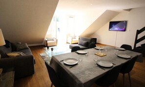 Interior - Luchon T3 Apartment ON THE TOP Floor With Elevator Overlooking THE Walkways (Bagneres-de-Luchon)