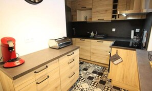 Microwave, oven, dishwasher, coffee/tea maker - Luchon T3 Apartment ON THE TOP Floor With Elevator Overlooking THE Walkways (Bagneres-de-Luchon)