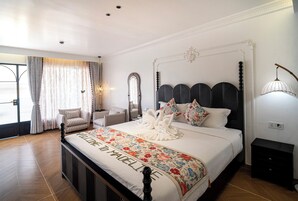 Habitación Deluxe, 1 cama de matrimonio grande, vistas a la piscina | Wifi gratis