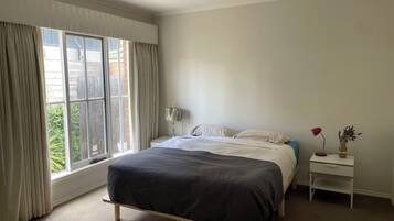 3 bedrooms, free WiFi, bed sheets, wheelchair access