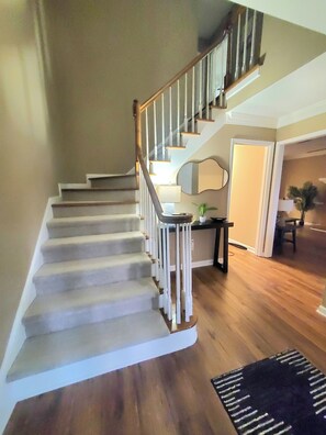 Interior - Sandtrap Escape- Plush beds, Luxury Bathroom, Game Room & on the Golf Course (Peachtree City)