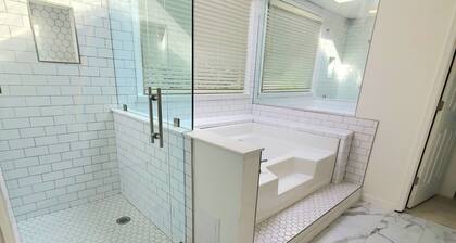Sandtrap Escape- Plush beds, Luxury Bathroom, Game Room & on the Golf Course