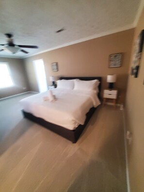 4 bedrooms, iron/ironing board, WiFi, bed sheets