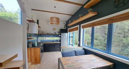 Off-Grid Tiny-House Escape - Manu Waiata