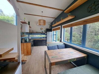 Off-Grid Tiny-House Escape - Manu Waiata
