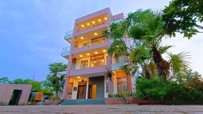 Pintu masuk hartanah