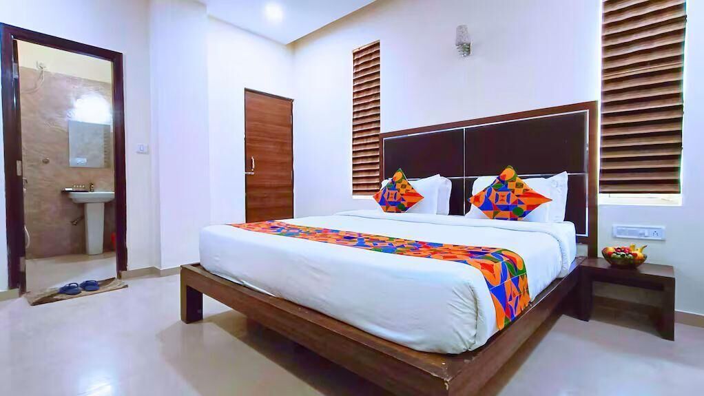 Deluxe Double Room, Garden View | Iron/ironing board, free WiFi