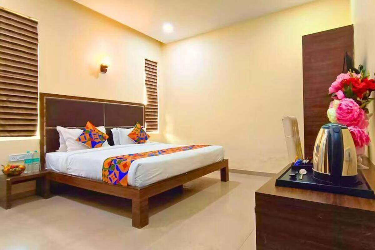 Deluxe Double Room, Garden View | Iron/ironing board, free WiFi