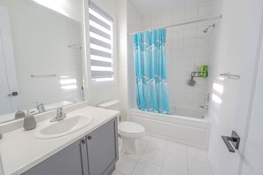 吹风机、坐浴桶、毛巾、肥皂