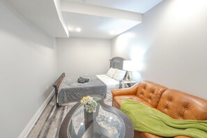 7 bedrooms, iron/ironing board, WiFi, bed sheets