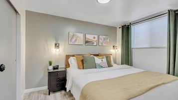 1 slaapkamer, een strijkplank/strijkijzer, wifi, beddengoed