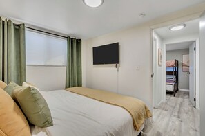 1 slaapkamer, een strijkplank/strijkijzer, wifi, beddengoed